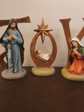 Nativity Set "JOY" is a medium-sized porcelain collection featuring 3 pieces.